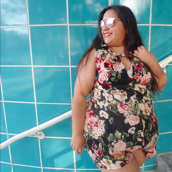 I'm Cheyenne! Welcome to my Closet! - Picture 2 of 4