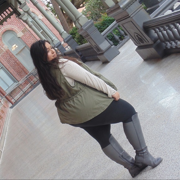 I'm Cheyenne! Welcome to my Closet! - Picture 4 of 4