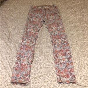 Patterned high waisted jeans!