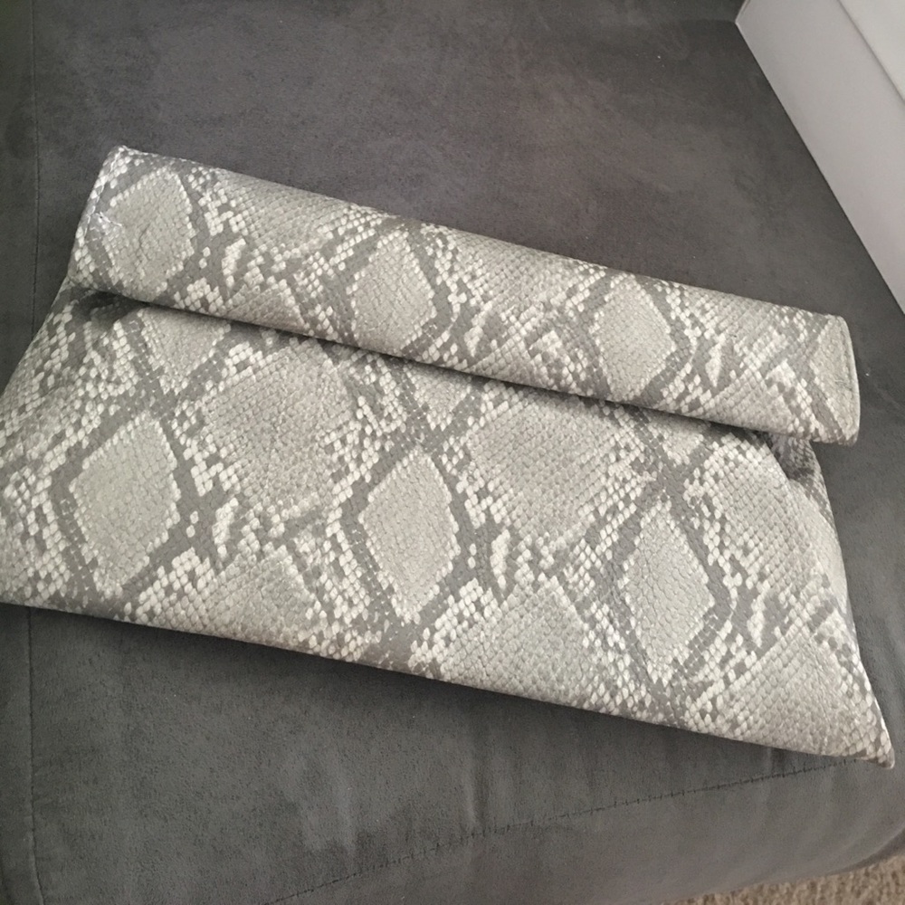 Grey snake skin like clutch
