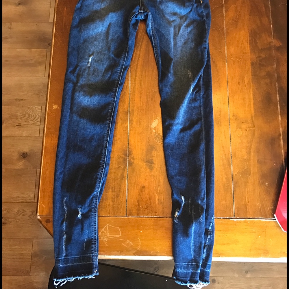 Distressed denim jegging