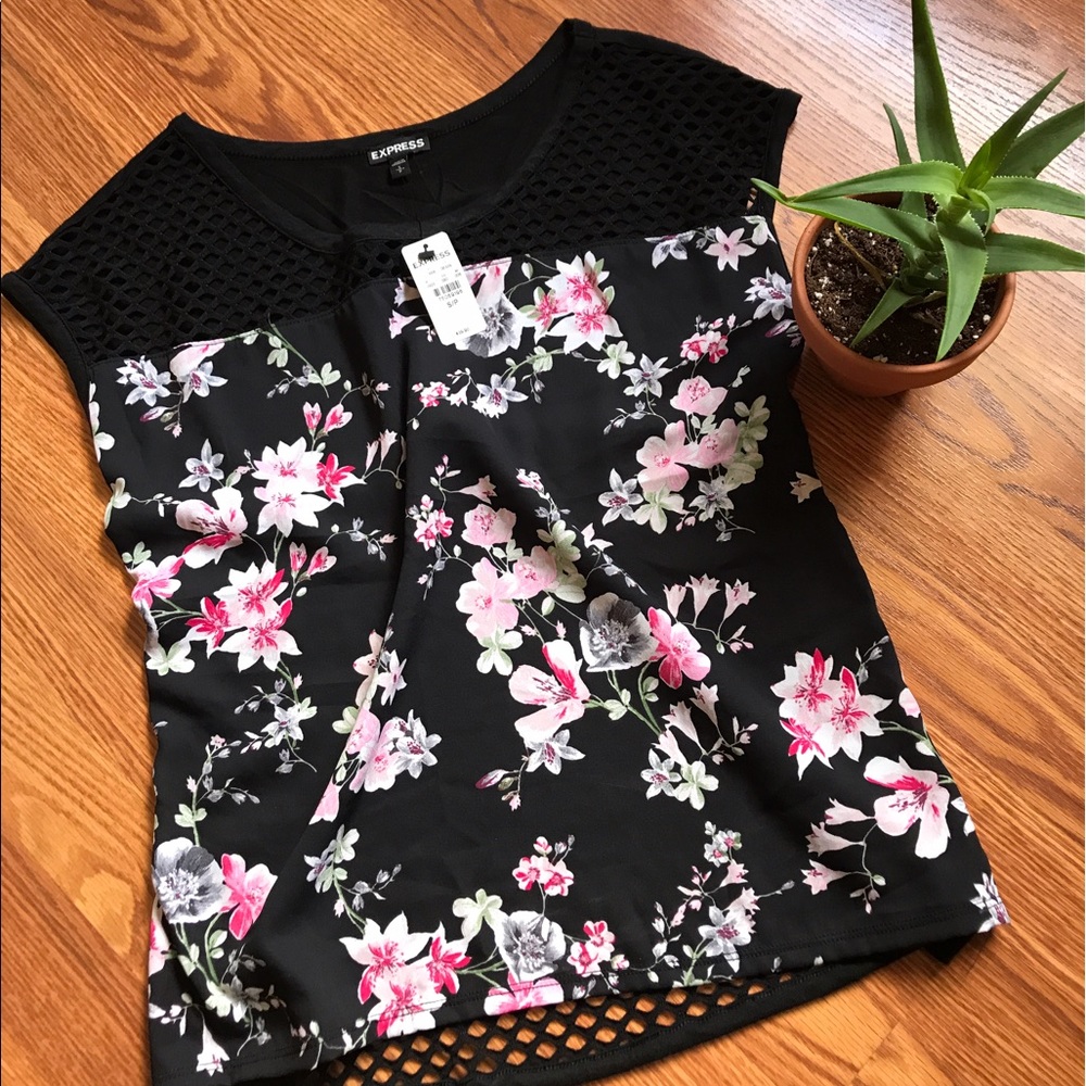 Express floral blouse 🌸🌺