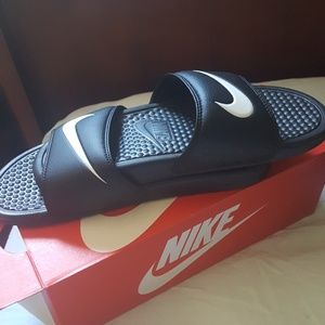 Nike Benassi Swoosh Slides
