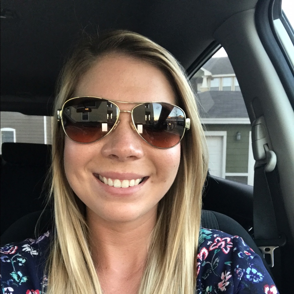 Meet your Posher, Kayla