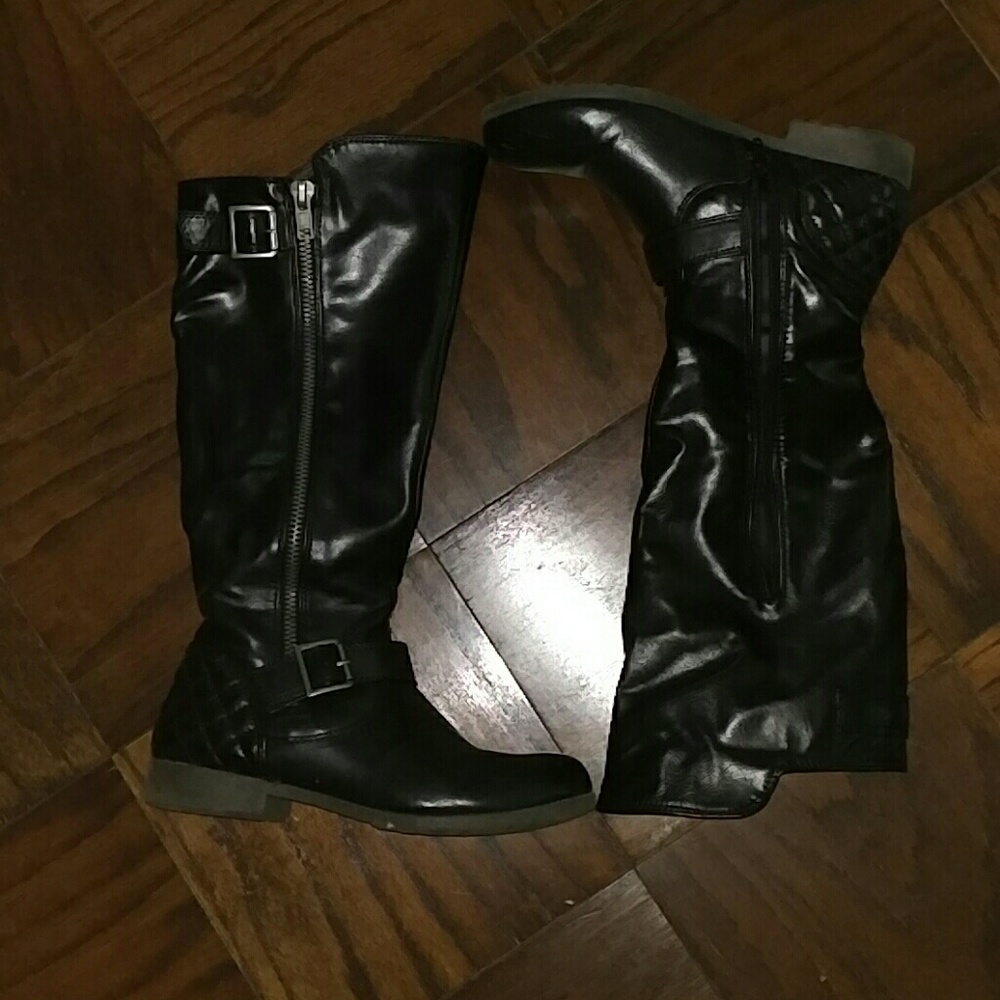 Black riding boots