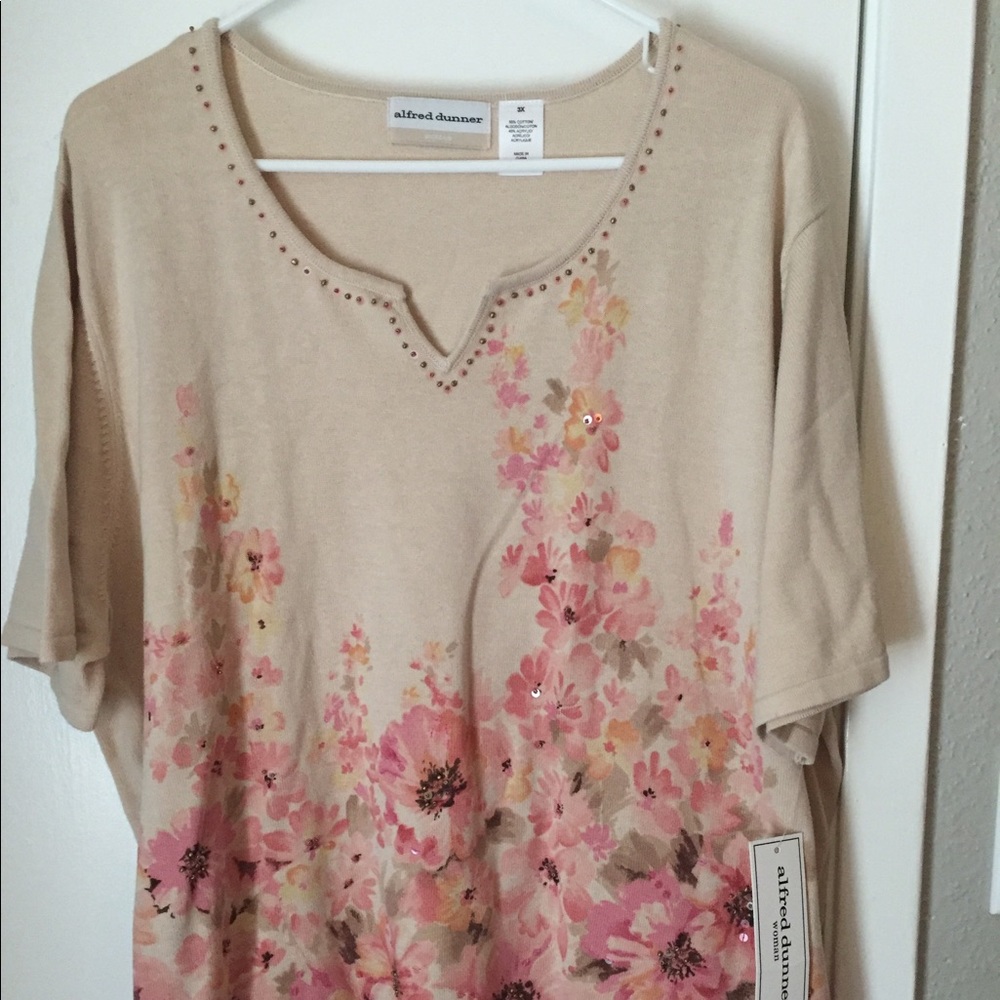 Beautiful NWT Alfred Dunner short sleeve shirt.