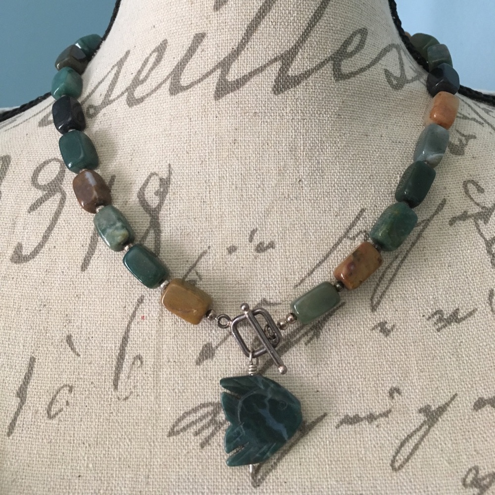 Agate necklace with carved pendant and ss clasp