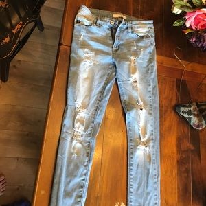 Distressed skinny jeans