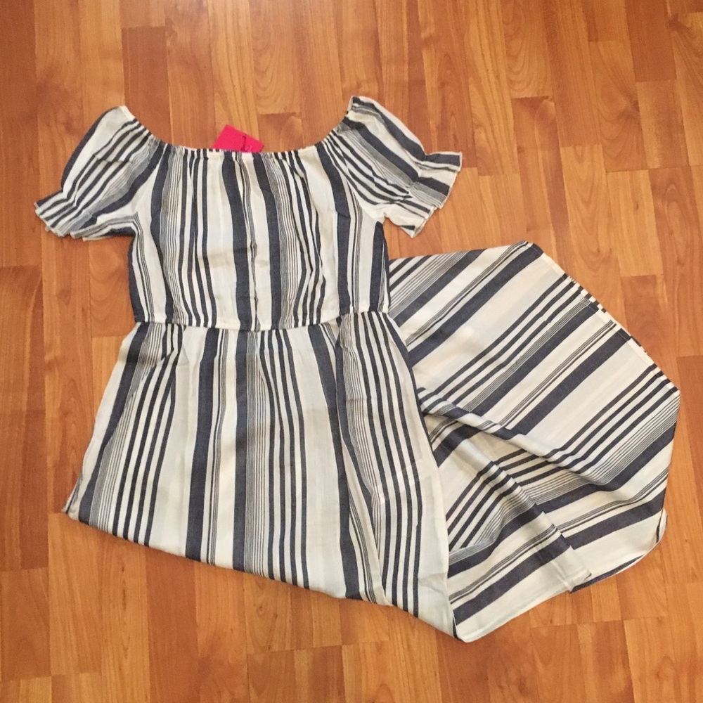 Boohoo Frill Sleeve Maxi Dress - NWT