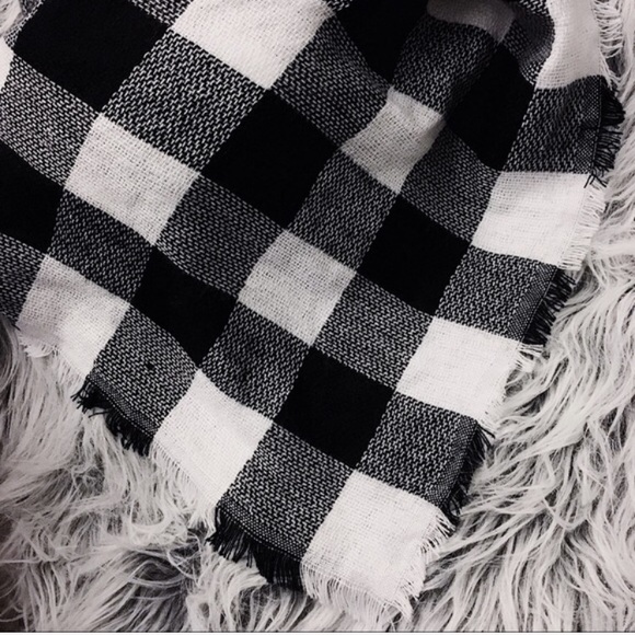 NEW | Black and white plaid blanket scarf - Picture 2 of 3