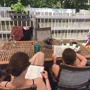 Meet your Posher, Caitlin