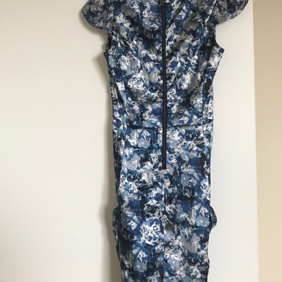 Dress - Picture 4 of 8