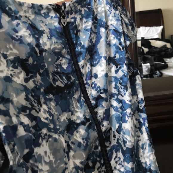 Dress - Picture 8 of 8