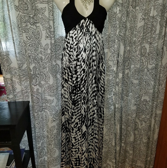 Maxi Dress, very flattering shape! - Picture 2 of 5