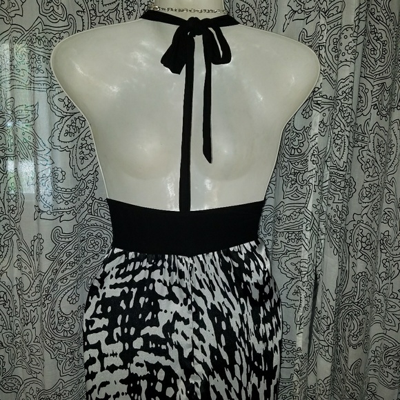 Maxi Dress, very flattering shape! - Picture 4 of 5