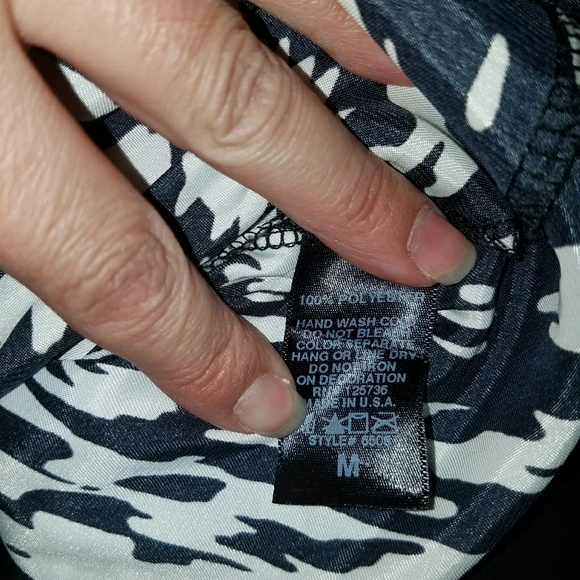 Maxi Dress, very flattering shape! - Picture 5 of 5