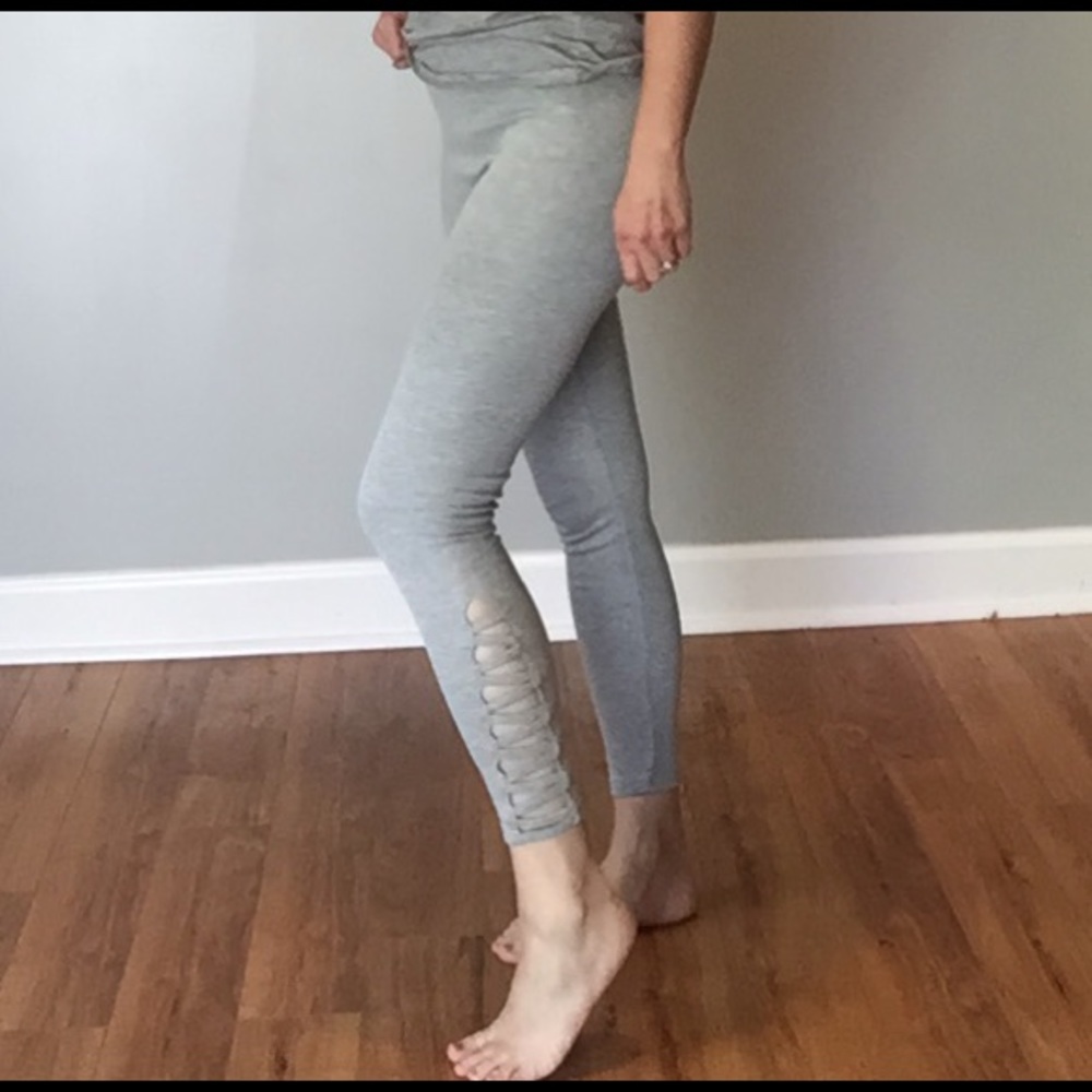 💥Last Pair 💥criss cross capri athletic leggings - Picture 3 of 6