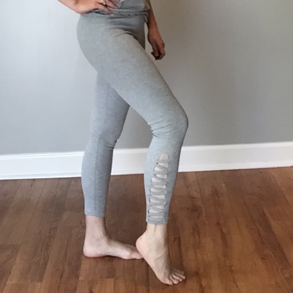 💥Last Pair 💥criss cross capri athletic leggings - Picture 2 of 6