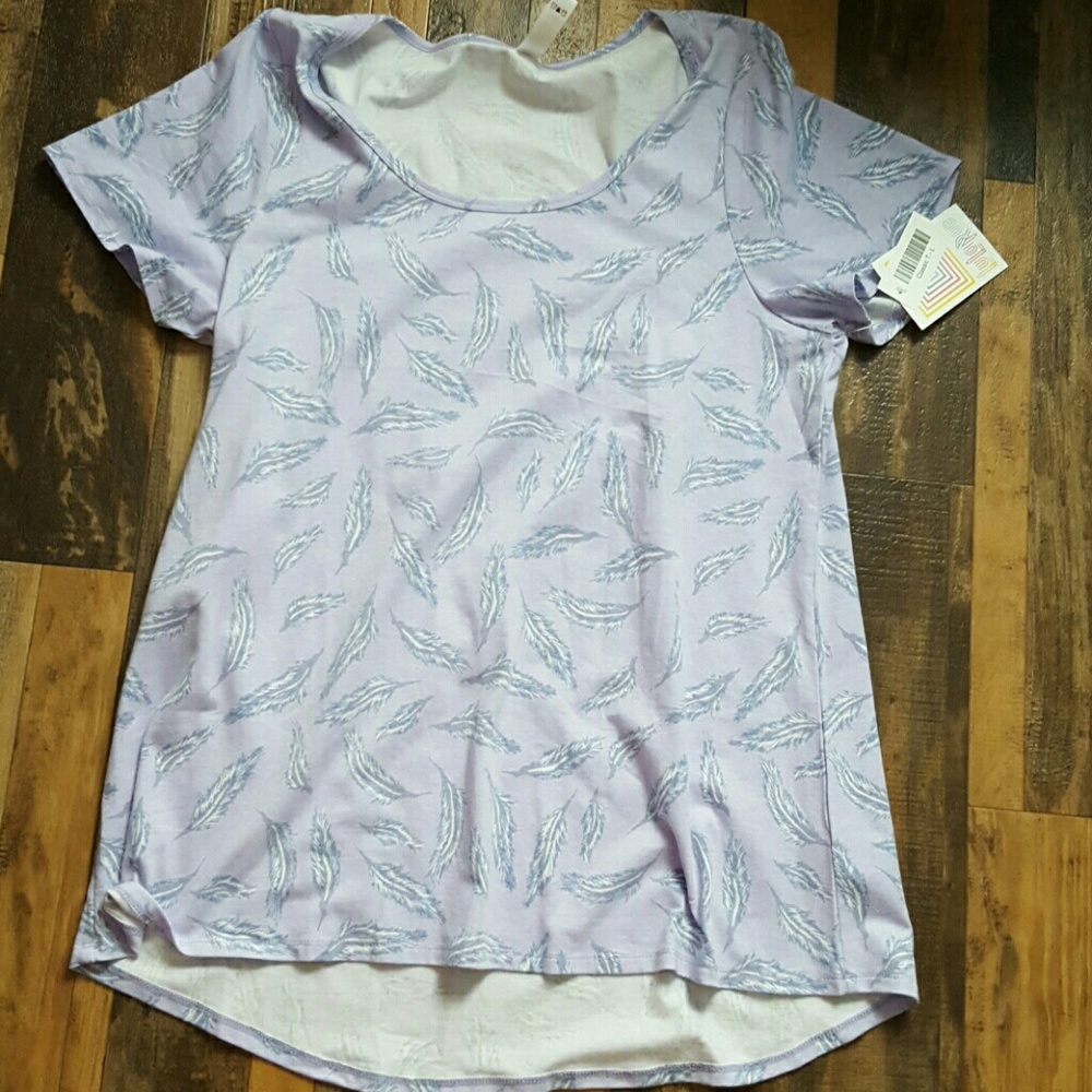 Lularoe large classic tee