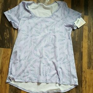 Lularoe large classic tee