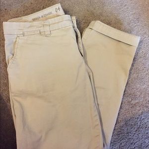 Gap broken in chinos
