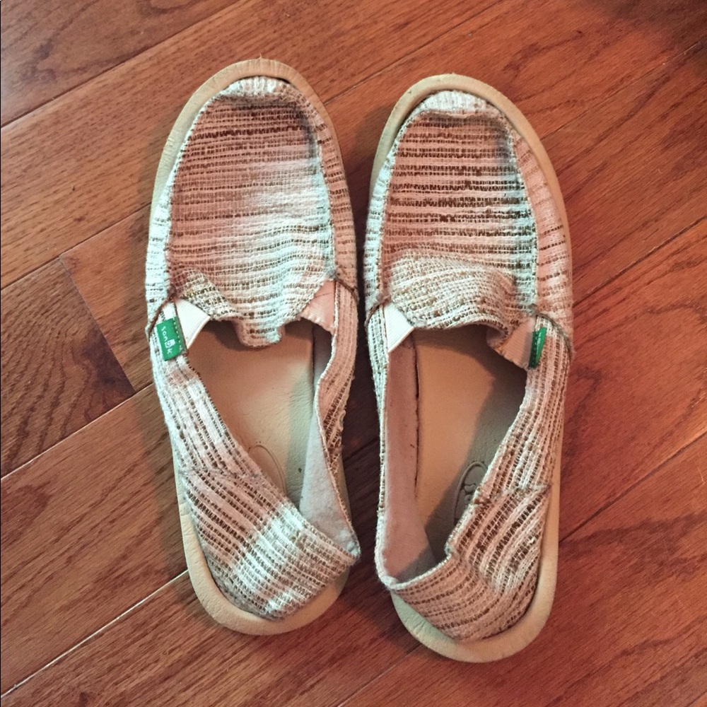 Tan Sanuks