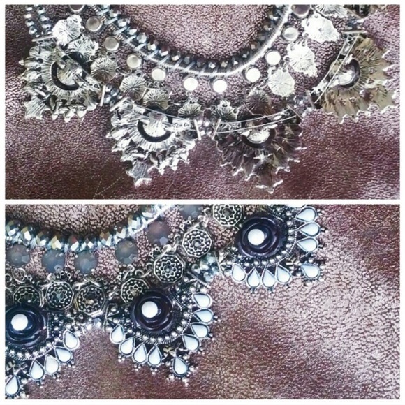 Jewelry | Dark floral collar necklace - Picture 2 of 4