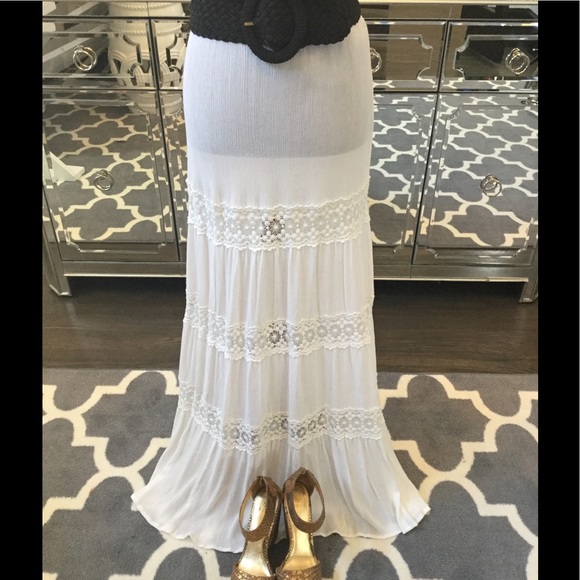 Firm Flash Sale🔥🔥White Crochet and Lace Maxi - Picture 3 of 6
