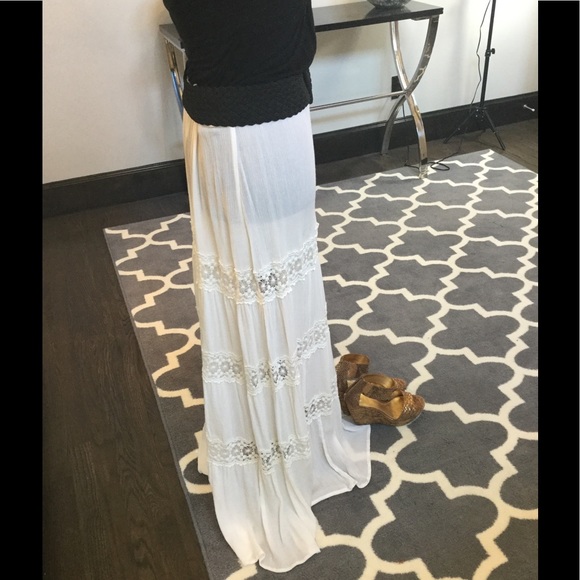 Firm Flash Sale🔥🔥White Crochet and Lace Maxi - Picture 4 of 6