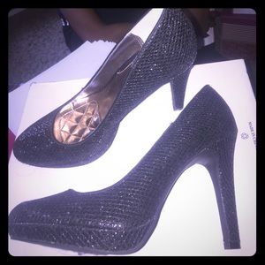 Alfani Black Pumps