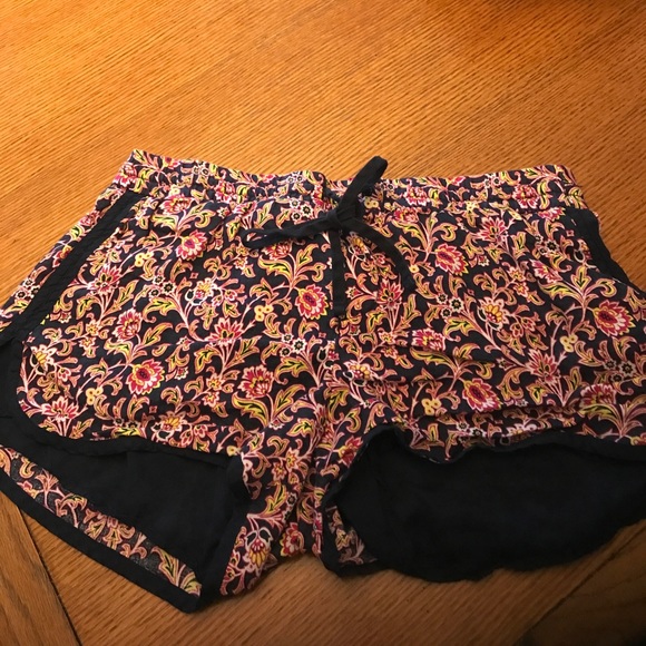 GAP Pants - Comfy Floral Stretchy GAP Shorts Size Large