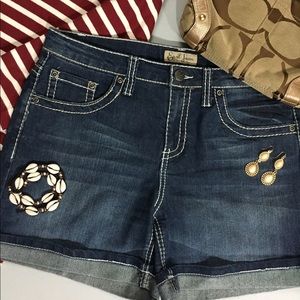 Cuffed jean shorts w/ white stitching