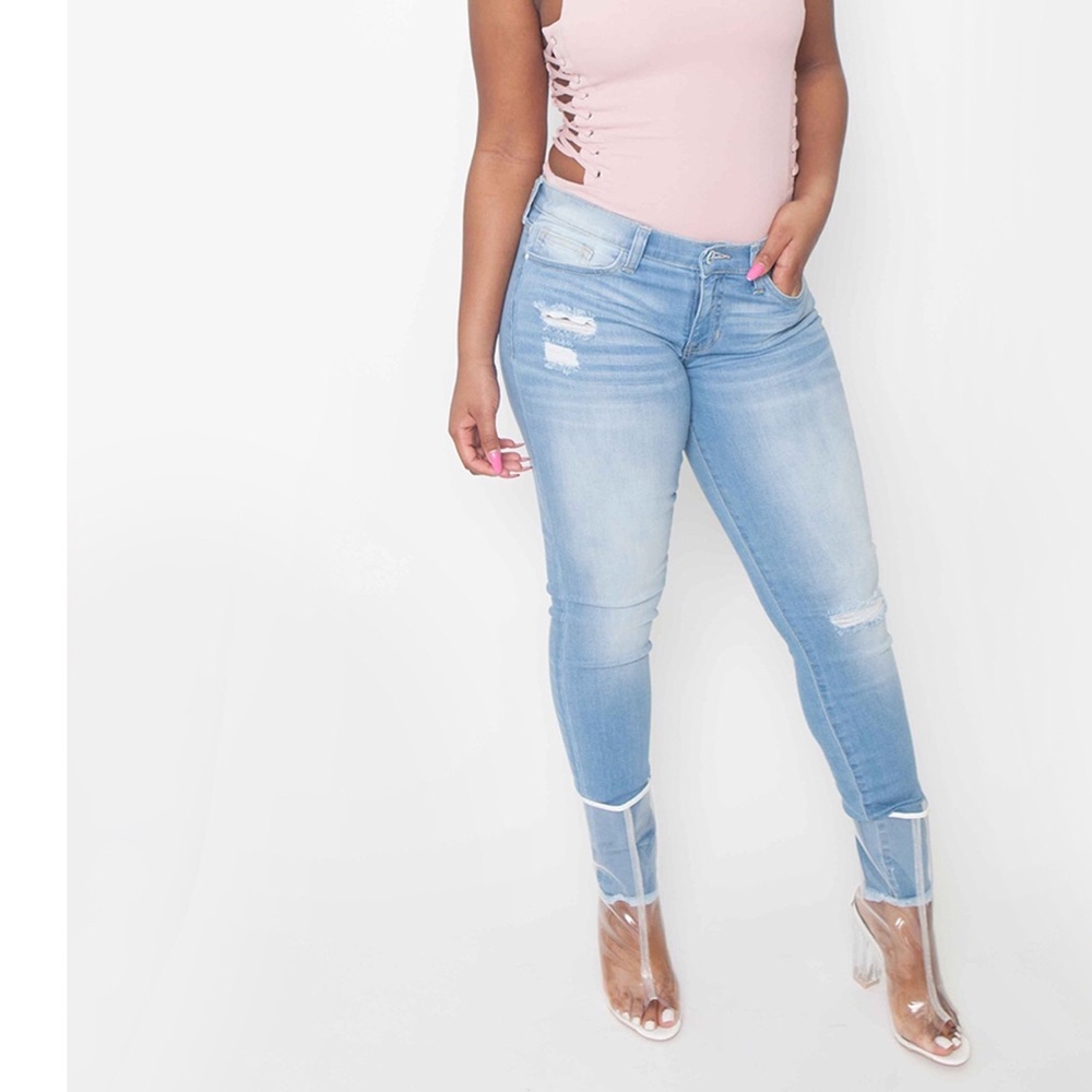 Shredded Ankle Crop Jeans