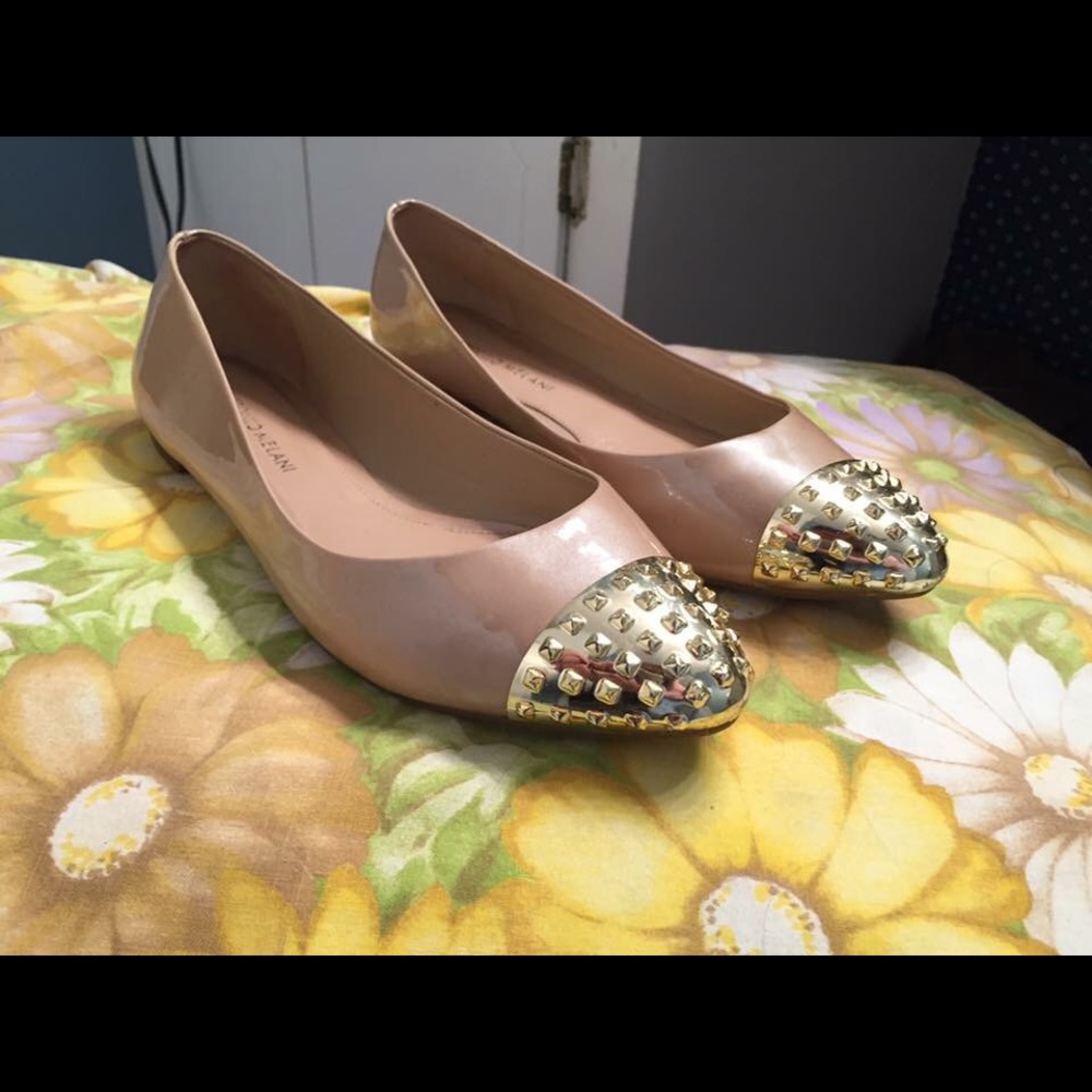 Size 8 Antonio Melani flats. Worn once!