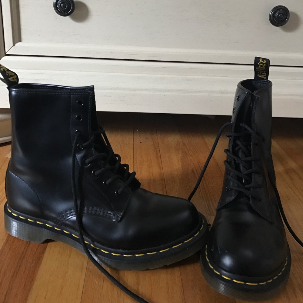 Womens Dr. Martens 1460 8-Eye Boot (Black Size 8)