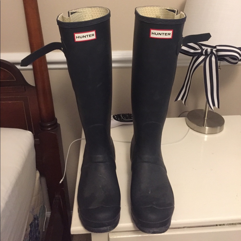 Navy Hunter boots with adjustable calf