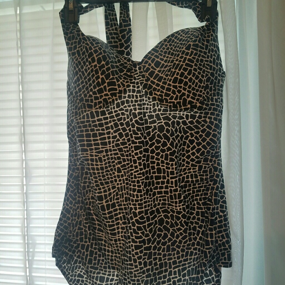 Swim suit top black and white
