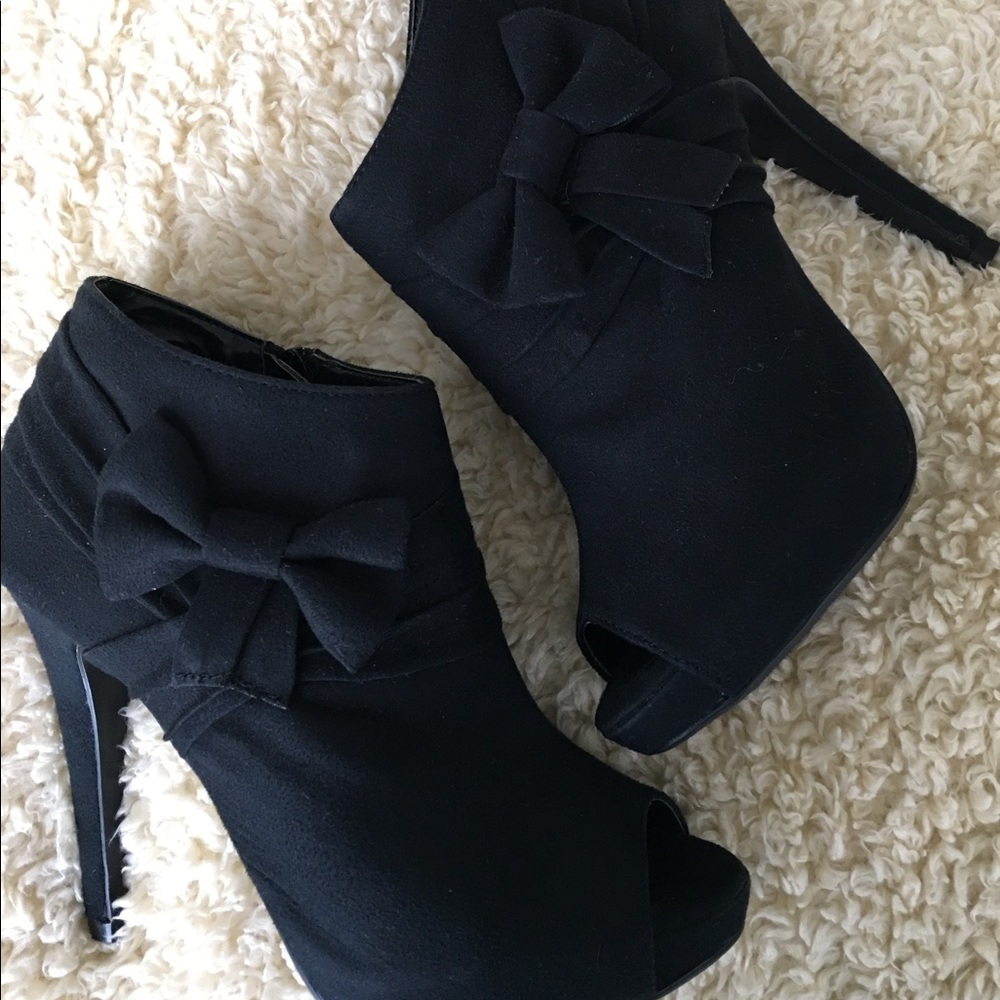 ❌SOLD❗️@Mercari!! --D Heart ❤️booties with bow