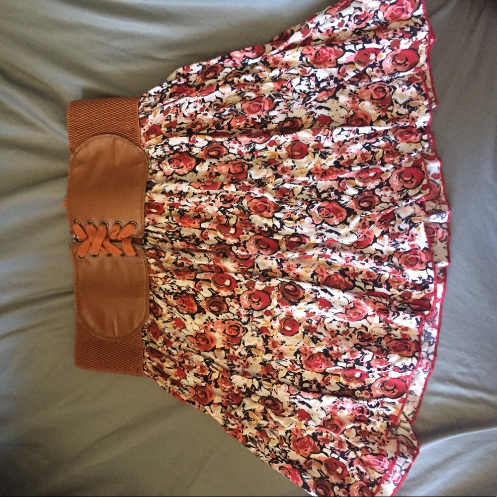 Country-shic French mini skirt