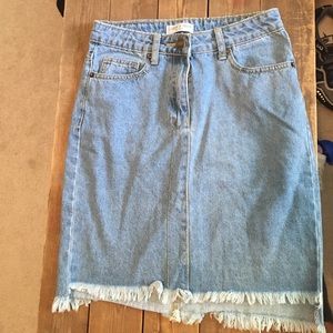 Fitted denim skirt