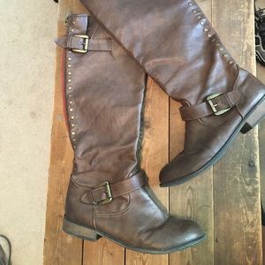 Brown Riding Boots with Gold detail