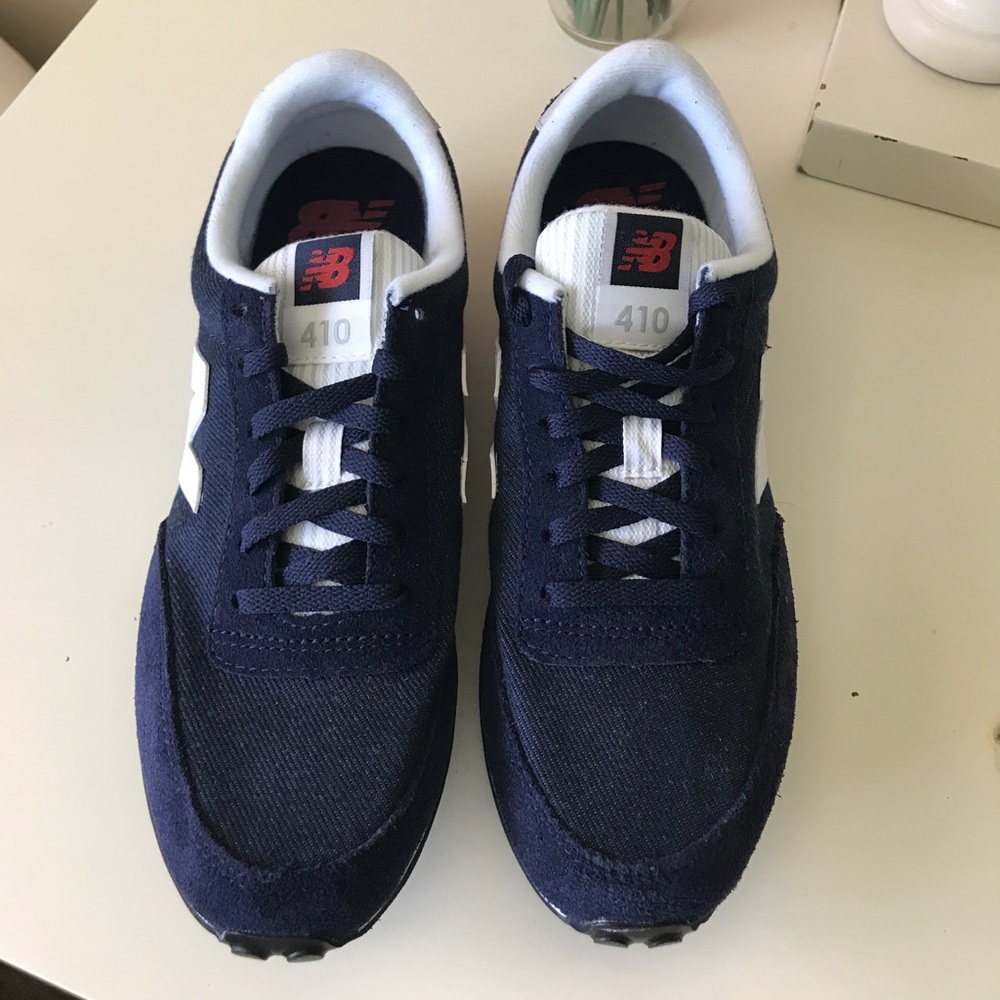 NWOT Navy New Balance Tennis shoes