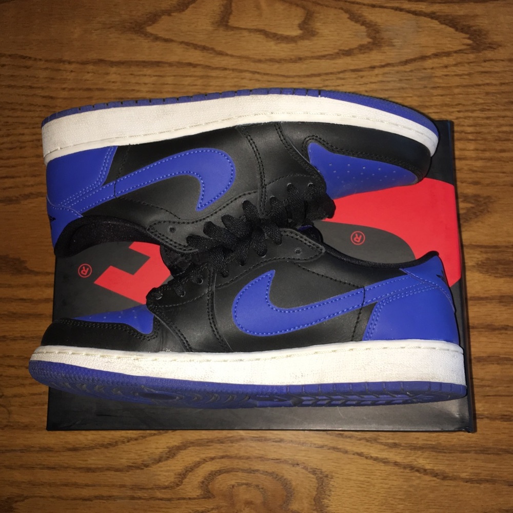 Air Jordan royal blue 1s