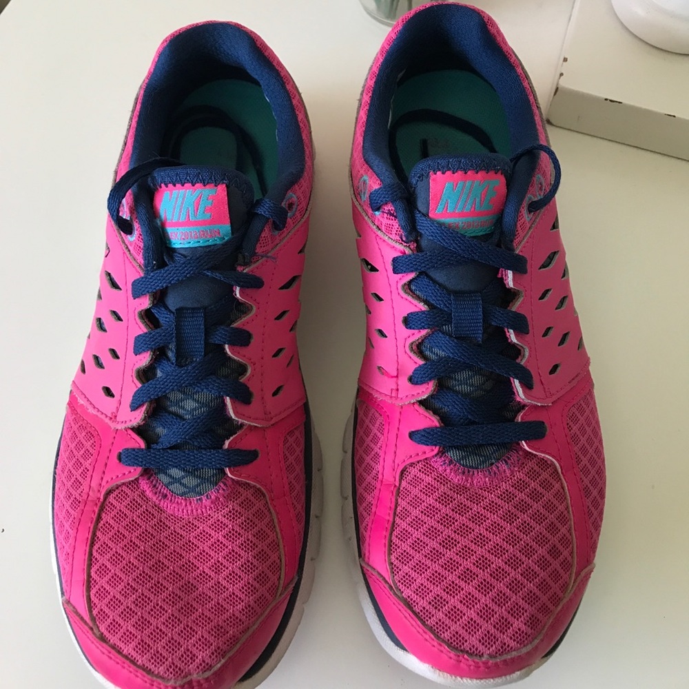 Pink Nike Tennis Shoes