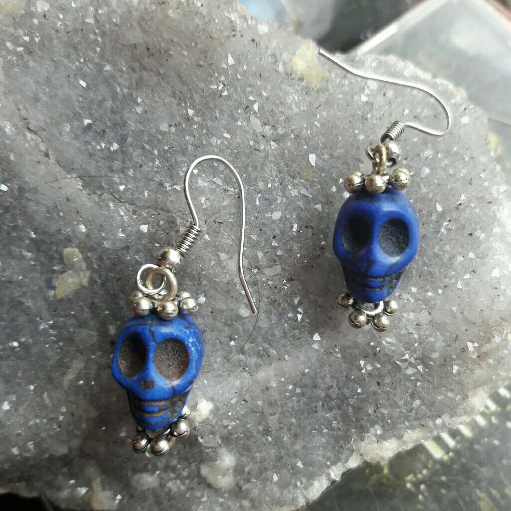 Stone skull earings