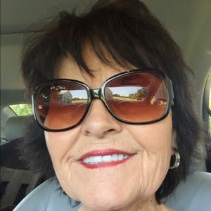 Meet your Posher, Debbie