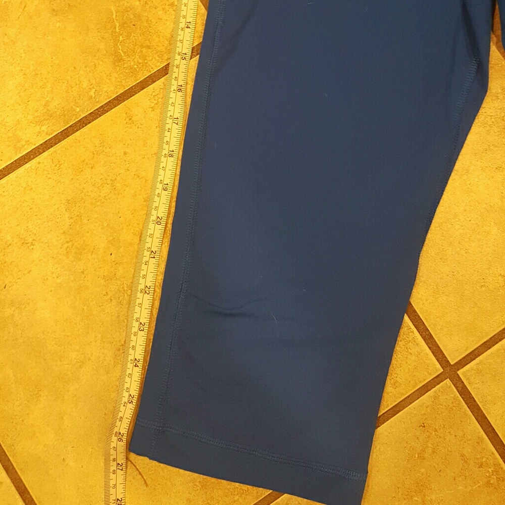 Bright blue nike drifit crops - Picture 5 of 5