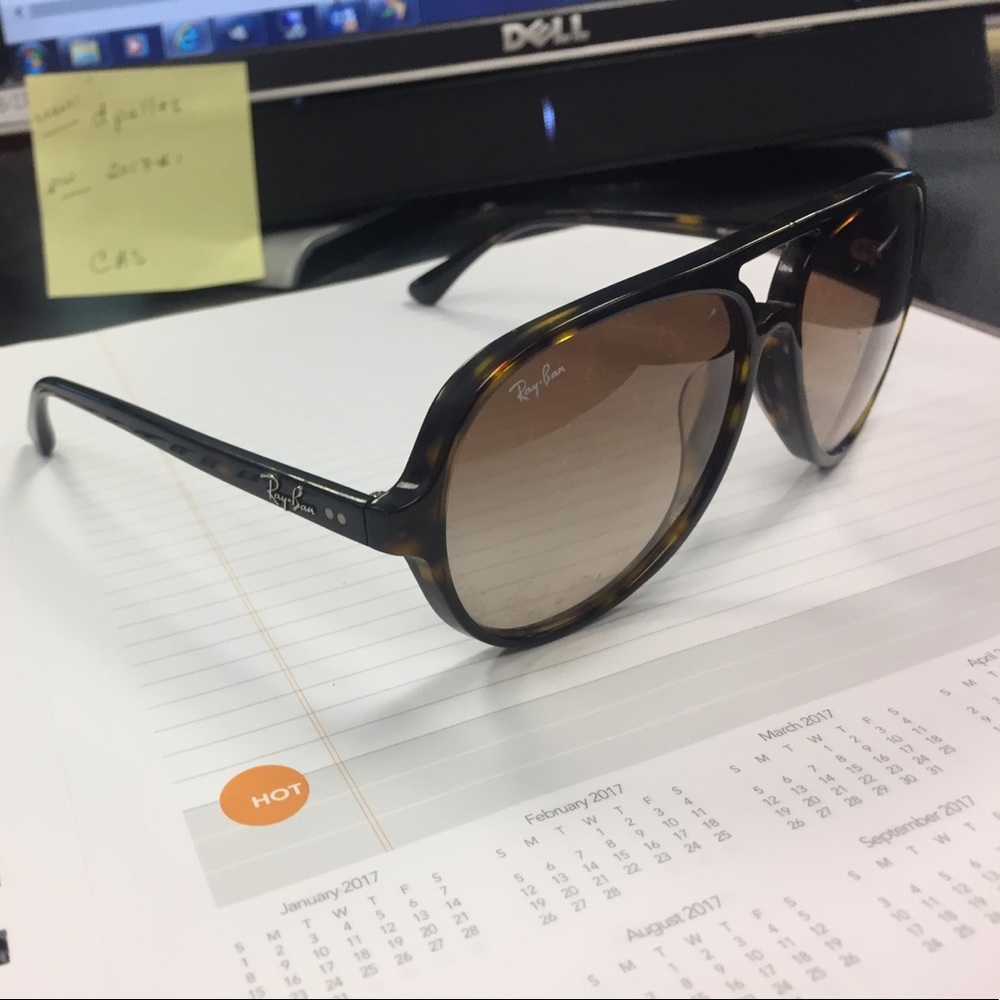 Aviator style Ray Bans