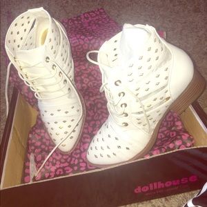 White pointed toe lace up bootie with laces