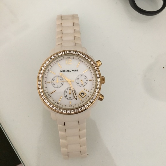 Super light weight Michael kors watch - Picture 1 of 2